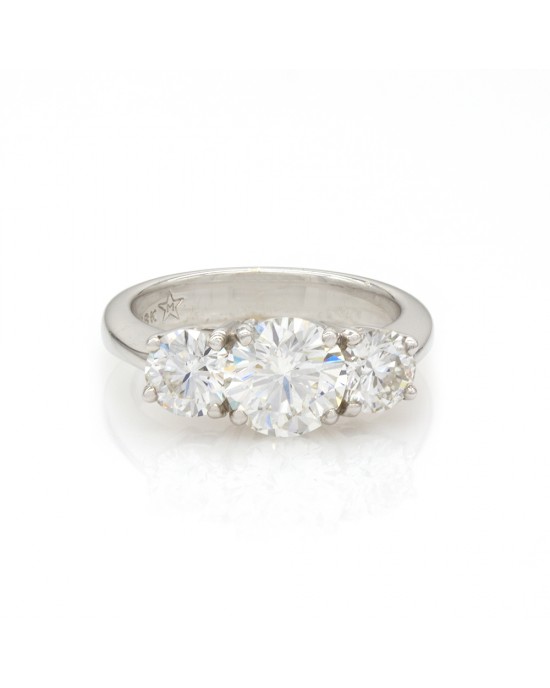 18kw Round Diamond Three Stone Engagement Ring